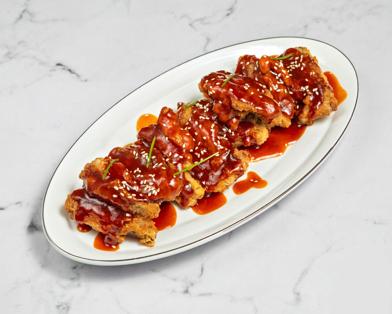 Alitas koreanas con salsa gochujang y sésamo tostado