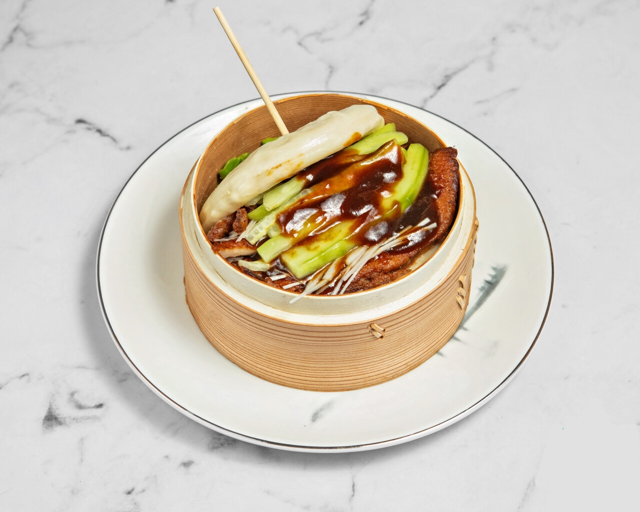 Bao de pato hoisin con pepino encurtido